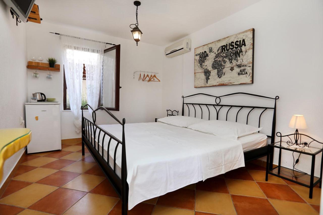 Guesthouse Kate Trogir Exterior photo